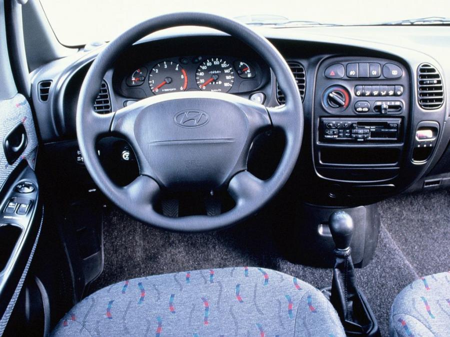  Hyundai H-1 Minibus 1997 года  (фото 12 из 13)